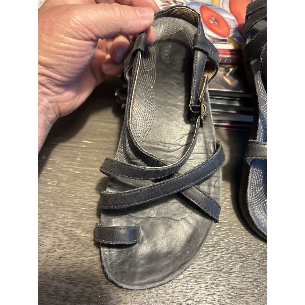Chaco All Leather Sandals Toe Loop Strappy Buckle Sandals Shoes Sz 8 - Picture 2 of 14
